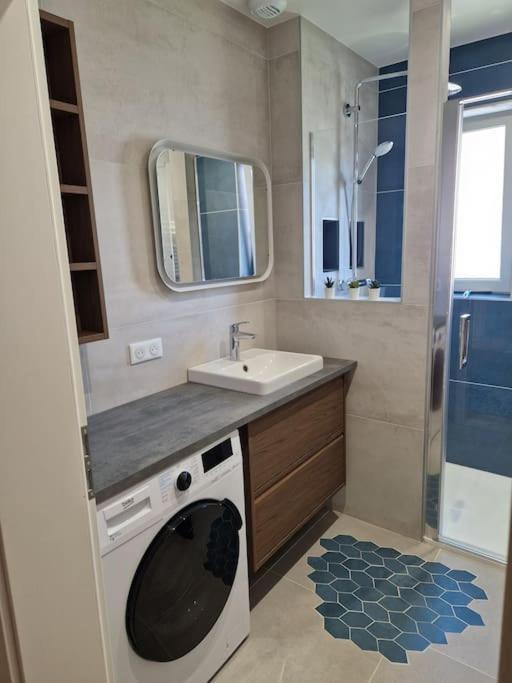 Appartement Cosy Neudorf Climatise Wifi 90M2 Strasbourg Exterior photo